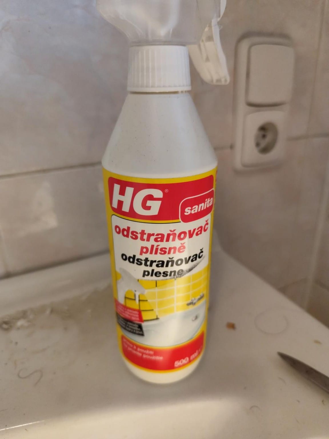 HG odstraňovač plísně na umyvadle
