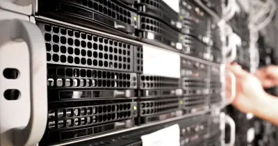 Webové servery Apache a nginx vedou, ale jejich podíl klesá