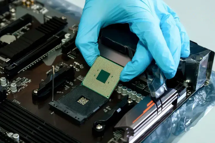 PC konfigurátor TSBOHEMIA doporučuji, je přehledný a poradí
