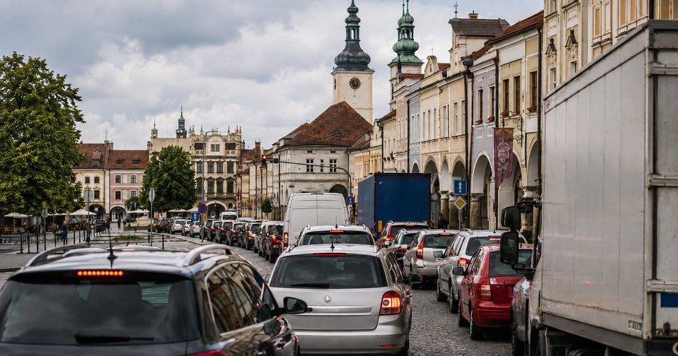 Ráno je doprava v Litomyšli naprosto šílená! Chce to minimálně 10 minut rezervu