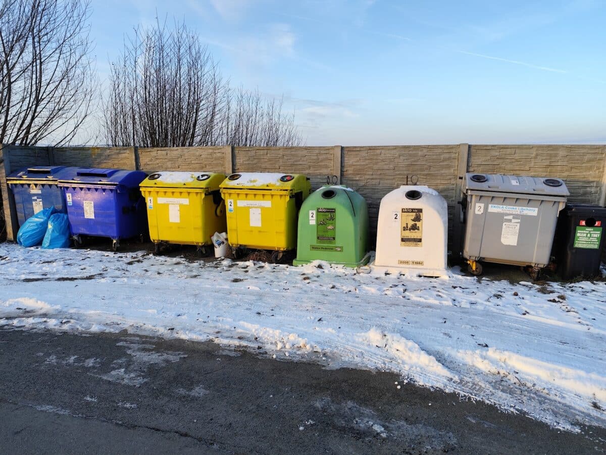 Kontejnery a nádoby na odpad na Orlově v obci Vračovice Orlov